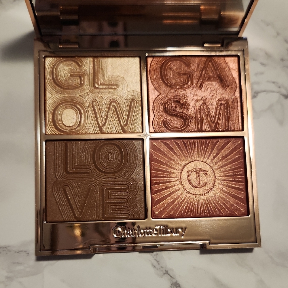 Charlotte Tilbury Glowgasm Face Palette - Lovegasm